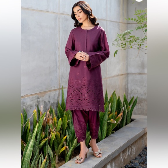 Elegant Purple Women's Pakistani Dress 2Pc - Picture 2 of 6